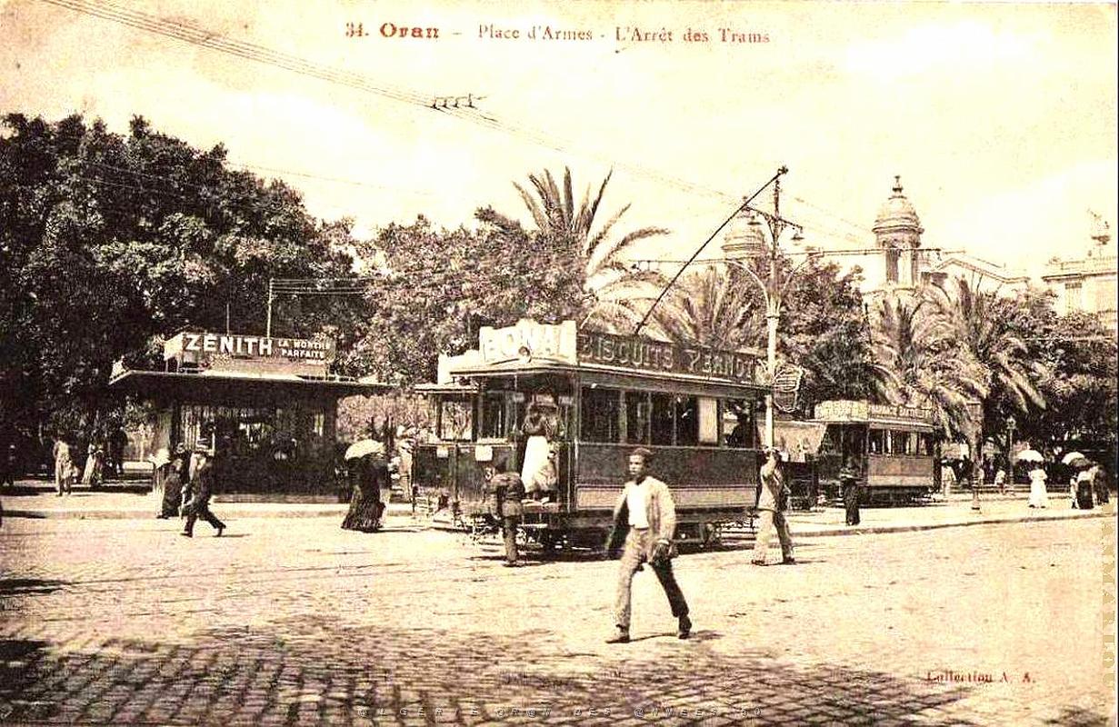 PA c- 043- Place d'Armes- trams et autobus.jpg